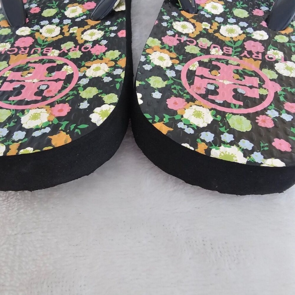 Tory Burch Printed flower Flip Flop, size 6 - Picture 3 of 5